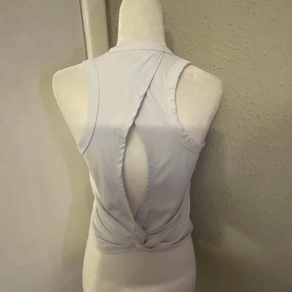 SHEIN Cropped Workout Tank Top Cutout Back S Acttivewear Athleisure Casual - Picture 2 of 9